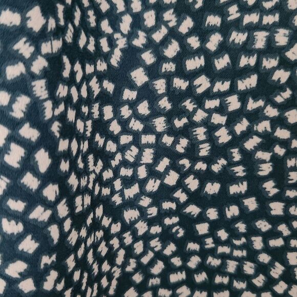 West Kei Women's Green Patterned Top Lightweigh5 Tie Bottom V-Neck Size XL - Picture 4 of 7